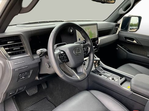 Used 2025 Lexus GX 550 w/ Accessory Package (2T) AWD/4WD image 18