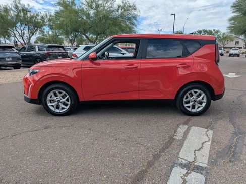 Used 2025 Kia Soul LX w/ LX Technology Package FWD image 6