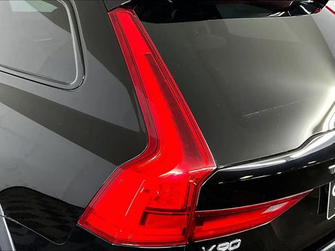 Used 2020 Volvo V90 T6 Cross Country image 28