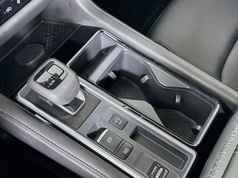Used 2026 Nissan Pathfinder SL FWD image 10