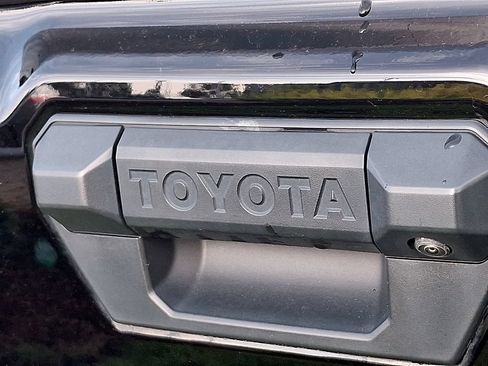 Used 2025 Toyota Tacoma TRD Sport AWD/4WD image 30