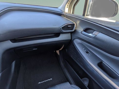Used 2019 Hyundai Santa Fe SE image 14