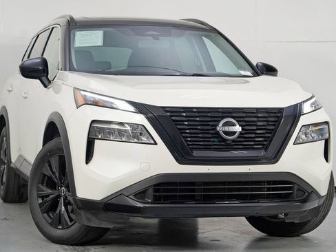 Used 2023 Nissan Rogue SV w/ SV Premium B Package image 2