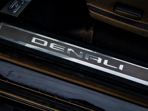 Used 2022 GMC Canyon Denali w/ Denali Black Edition Package AWD/4WD image 25