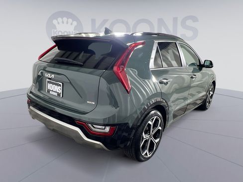 Used 2023 Kia Niro SX Touring image 7