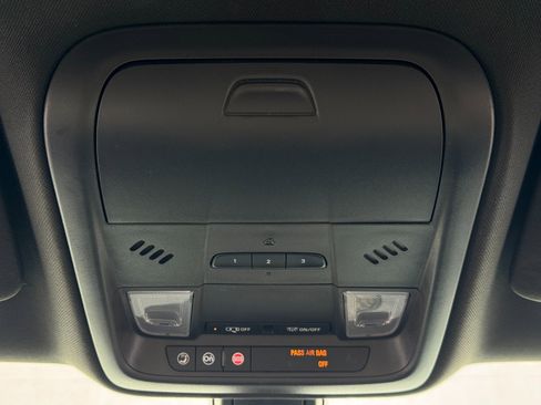 Used 2017 Cadillac XT5 FWD image 28