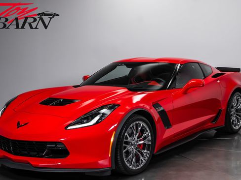 Used 2015 Chevrolet Corvette Z06 w/ 2LZ Preferred Equipment Group RWD image 9