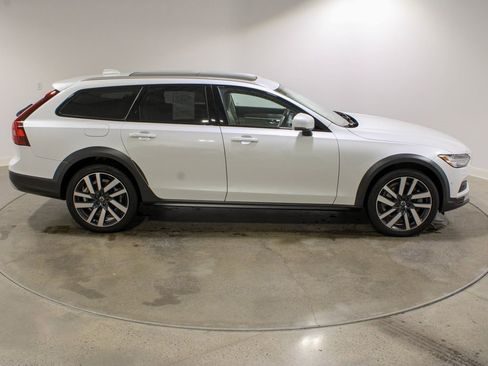 Used 2024 Volvo V90 B6 Cross Country Ultimate w/ Climate Package image 6