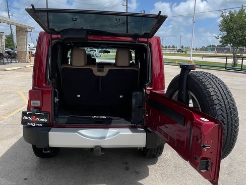 Used 2012 Jeep Wrangler Sahara w/ Connectivity Group AWD/4WD image 23