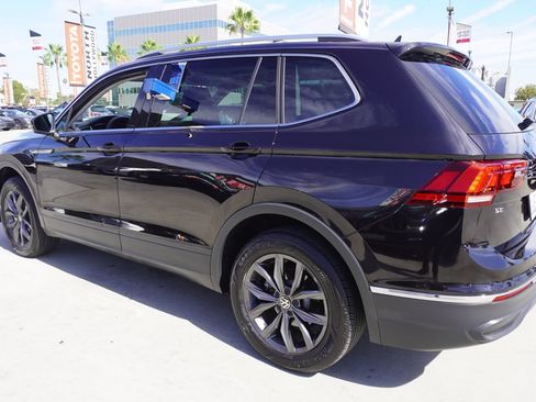 Used 2022 Volkswagen Tiguan SE FWD image 5