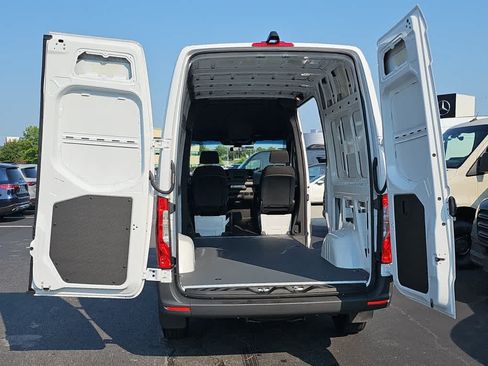 Used 2026 Mercedes-Benz Sprinter 2500 image 8