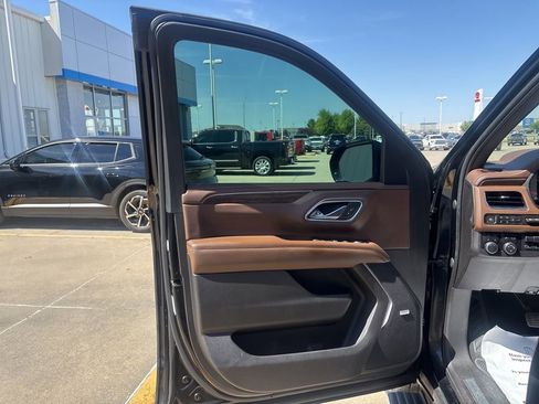 Used 2021 Chevrolet Suburban High Country w/ Premium Package AWD/4WD image 14