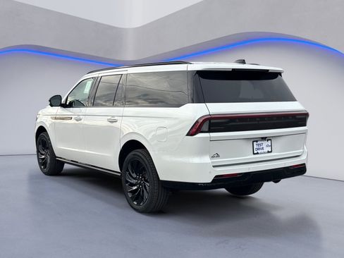 New 2026 Lincoln Navigator L Reserve w/ Jet Appearance Package AWD/4WD image 11