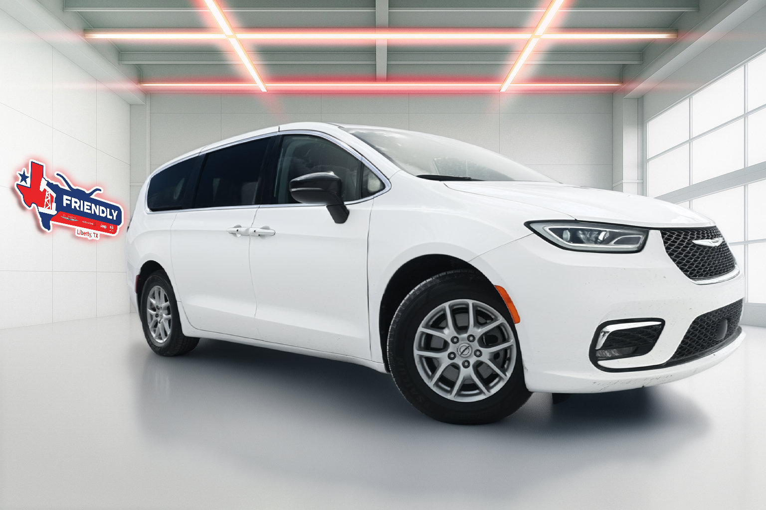 Used 2024 Chrysler Pacifica Touring-L FWD image 1