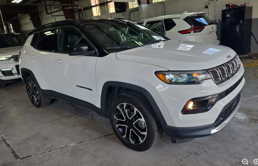 Used 2023 Jeep Compass Limited AWD/4WD image 4