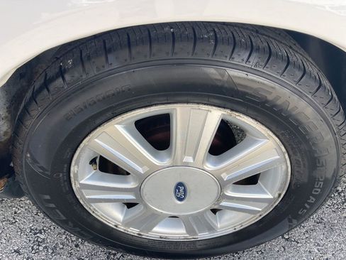 Used 2007 Ford Taurus SEL image 6