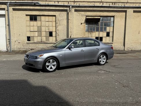 Used 2007 BMW 530xi Sedan AWD/4WD image 3