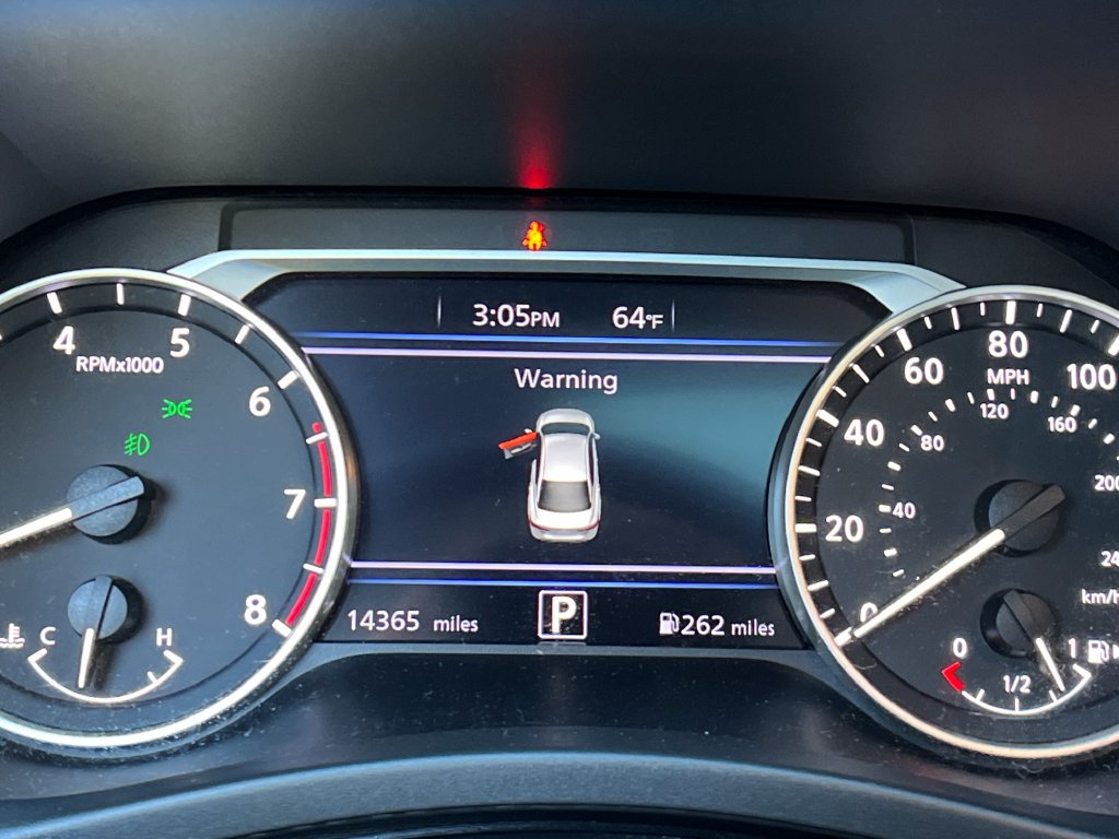 Used 2022 Nissan Sentra SR w/ SR Premium Package FWD image 15