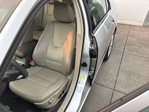 Used 2010 Ford Fusion Hybrid FWD image 12