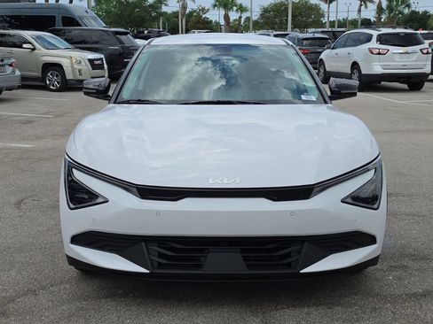Certified 2025 Kia EV6 Light RWD image 2