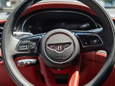 Used 2026 Bentley Flying Spur Plug-In Hybrid AWD/4WD image 18