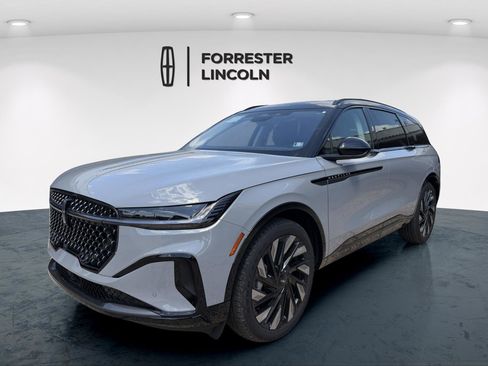 New 2026 Lincoln Nautilus Reserve w/ Jet Appearance Package AWD/4WD image 7