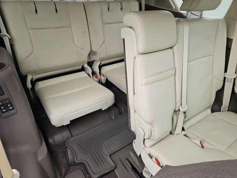 Used 2018 Lexus GX 460 Luxury w/ Preferred Accessory Package AWD/4WD image 5
