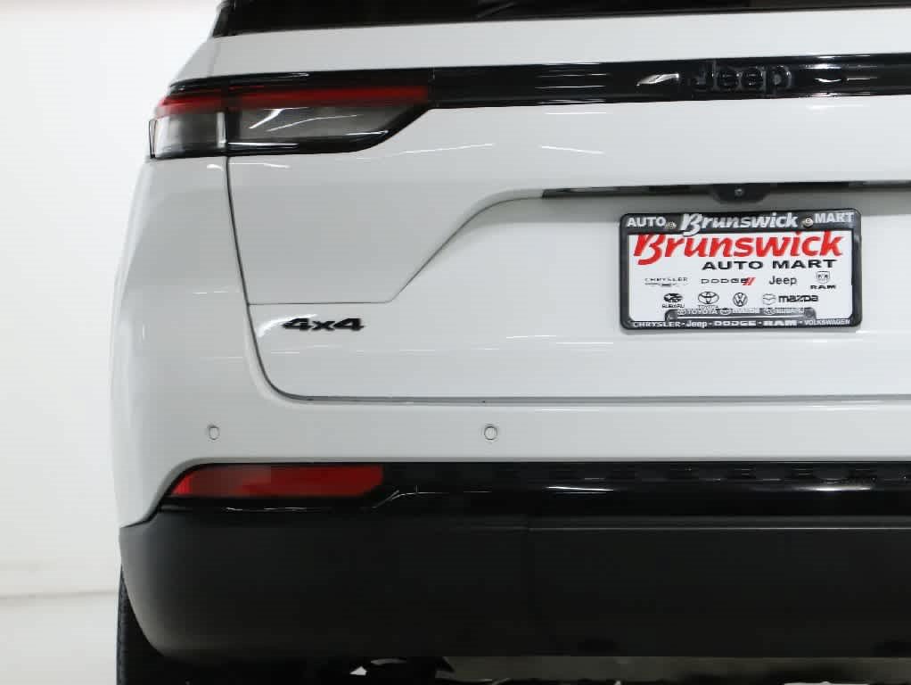 Used 2023 Jeep Grand Cherokee Altitude AWD/4WD image 42