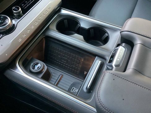 New 2025 Ford Expedition Active image 73