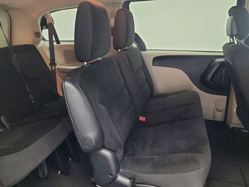 Used 2018 Dodge Grand Caravan SE FWD image 19