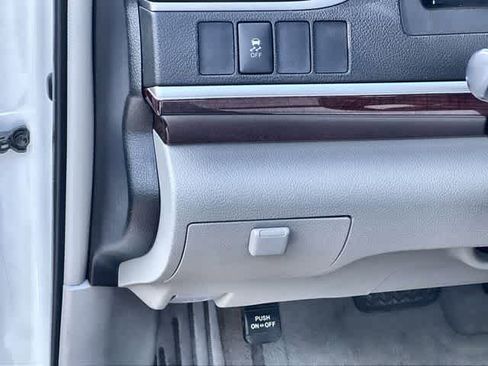 Used 2012 Toyota Camry XLE w/ Leather Pkg FWD image 29