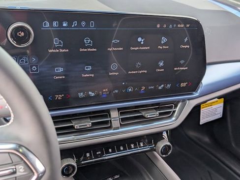 New 2026 Chevrolet Equinox EV LT w/ Convenience Package II AWD/4WD image 9