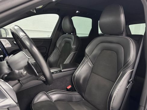 Used 2018 Volvo XC60 T8 R-Design w/ Convenience Package image 13