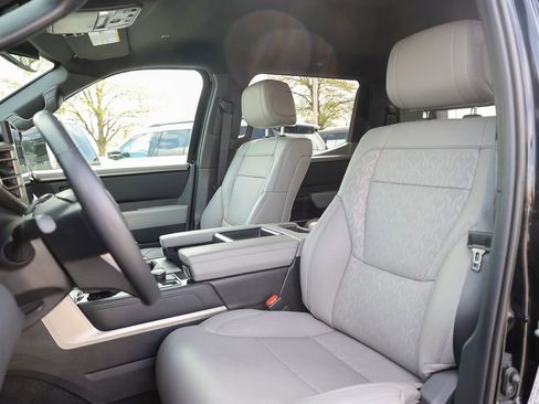 Used 2025 Toyota Tundra Limited image 34