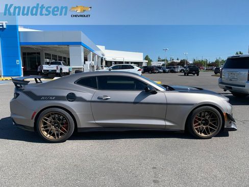 Used 2021 Chevrolet Camaro ZL1 RWD image 8