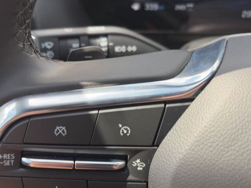 Certified 2025 Chevrolet Equinox LT AWD/4WD image 18