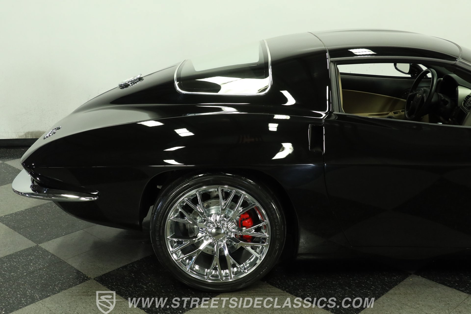 Used 2005 Chevrolet Corvette Coupe w/ Preferred Equipment Group RWD image 28