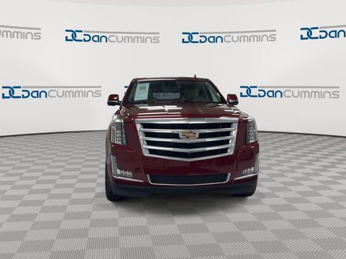 Used 2016 Cadillac Escalade Luxury image 3