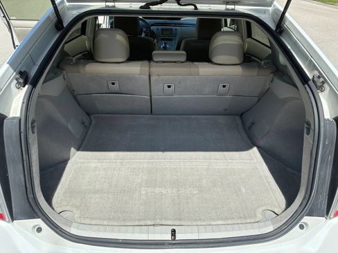 Used 2014 Toyota Prius Five FWD image 14