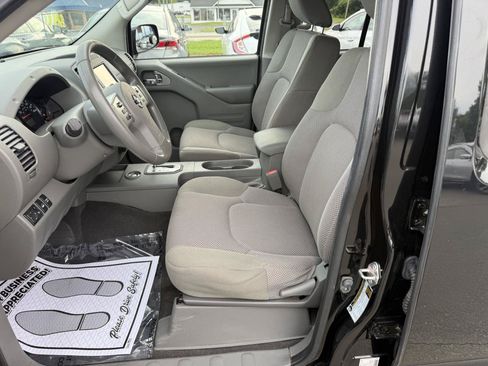 Used 2020 Nissan Frontier SV w/ Midnight Edition Floor Mats AWD/4WD image 8