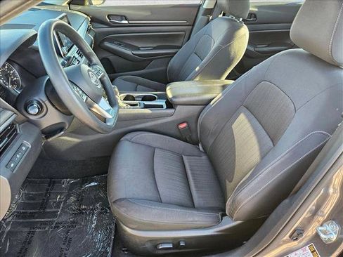 Used 2024 Nissan Altima 2.5 SV image 14