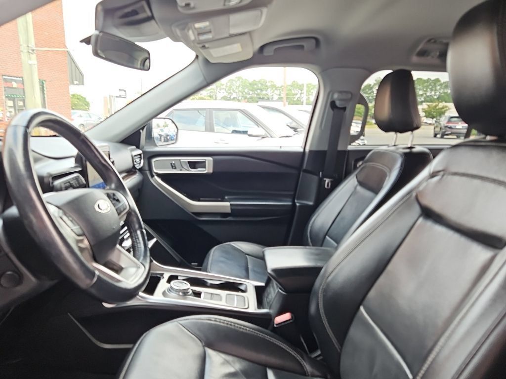 Used 2022 Ford Explorer Limited w/ Equipment Group 301A RWD image 23