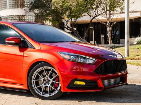 Used 2018 Ford Focus ST w/ Equipment Group 401A image 36