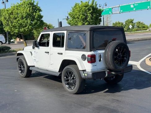 Used 2021 Jeep Wrangler Unlimited Sahara w/ Cold Weather Group AWD/4WD image 3