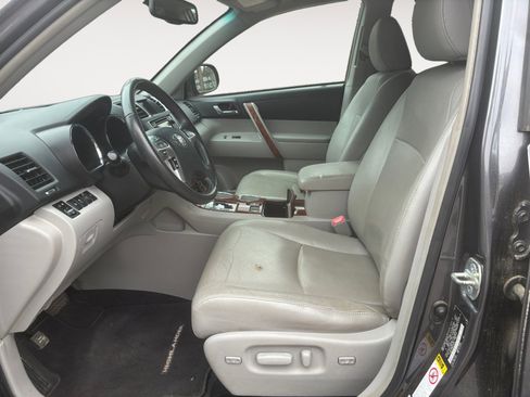 Used 2013 Toyota Highlander Limited image 9