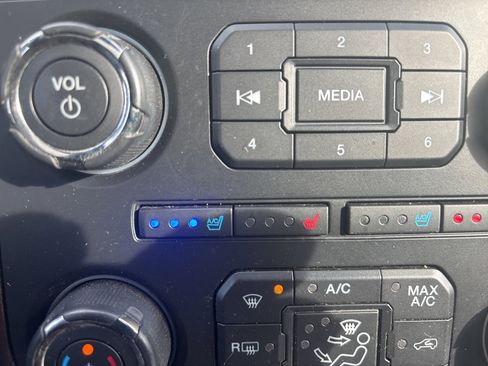 Used 2016 Ford Expedition EL Platinum image 37