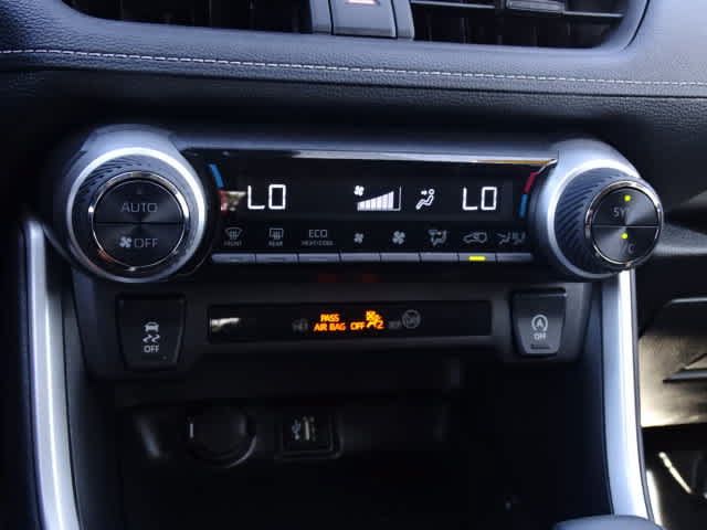Used 2025 Toyota RAV4 XLE w/ Convenience Package FWD image 31