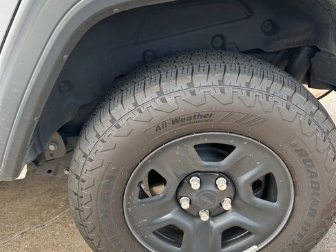 Used 2025 Jeep Wrangler Unlimited Sport AWD/4WD image 12