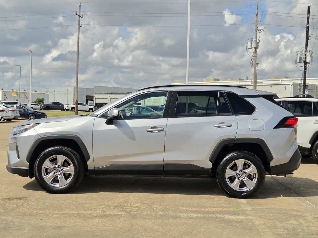 Used 2025 Toyota RAV4 XLE FWD image 6