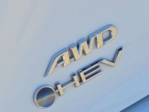 Used 2025 Toyota Camry LE image 11